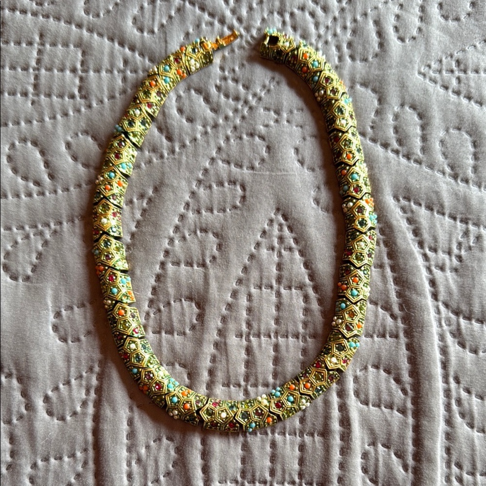 Elegant Gold and Green Necklace with Sparkling Accents
